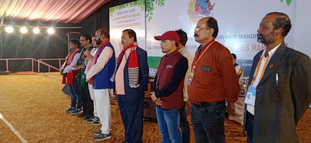 PriyankarP_Deka's tweet photo. Glad and Honoured with the love &amp; blessings showered by Sri Sri Hari Mandir Committee, Nalbari at #89thNalbariRaasMahotsav.
Being part of this larger Sri Sri Hari Mandir family from childhood is indeed an emotional attachment  &amp; privilege. https://t.co/rN7AvPmtHn