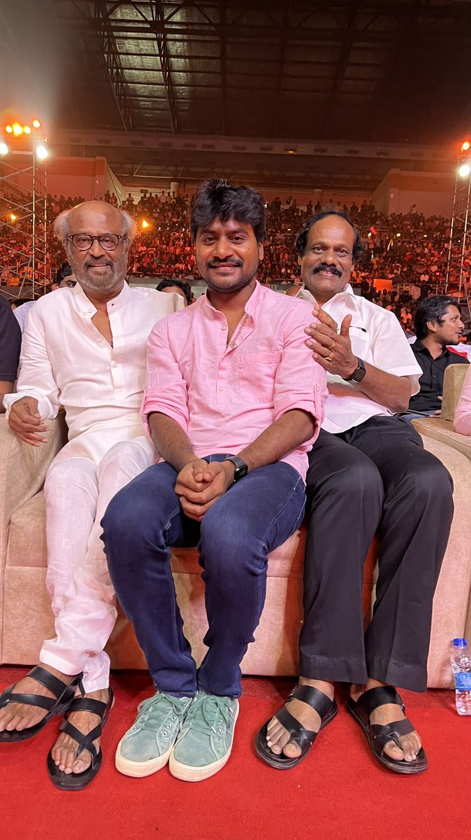 GaneshJayabalan's tweet image. இந்த நல்ல மனுஷனை எவ்வளவு பேசி இருப்பான் இந்த லியோனி... கொஞ்சம் கூட கூச்சமே இல்லாம photo எடுத்துக்கிட்டு இருக்கான் பாரு🤦‍♂️
@rajinikanth pure soul ❤️