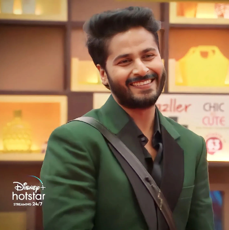 BigBossAddicts's tweet photo. That Smile.. That Daaamn Smile 😍❤️

#ShrihanSainyam #Shrihan #BiggBossTelugu6 https://t.co/yBvEehcqBZ