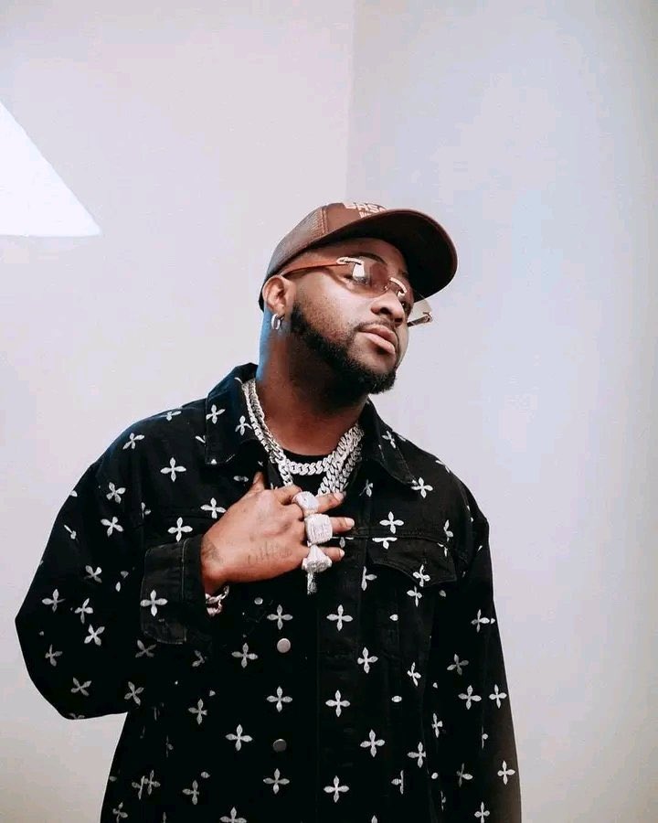 cascadeG9's tweet photo. Happy Birthday OBO @davido , More Positive Life King🤴 We Love You 🎉🎂🥳❤️❤️🥰🥰🥰#Big30 #Davido30 #Standstrong
truly OBO fans, like,share,follow….. https://t.co/FOHvSV3qsS
