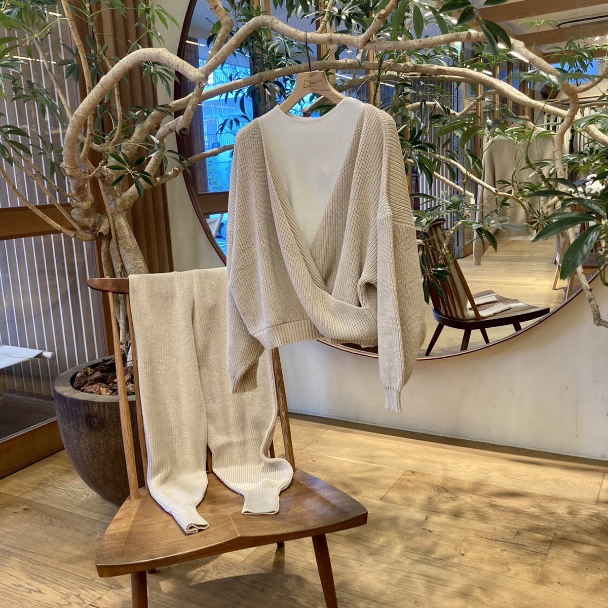 PSS_tokyo's tweet photo. 【Pilgrim Surf+Supply WOMEN】
"Baserange × Amelie Pichard"
「小さなスーツケースのための旅の必需品」をテーマに、気分や天候に左右されないタイムレスなウェアのラインナップが登場。是非店頭でご覧ください。
#baserange #ameliepichard
#pilgrimsurfsupply https://t.co/klKNYmwYcT
