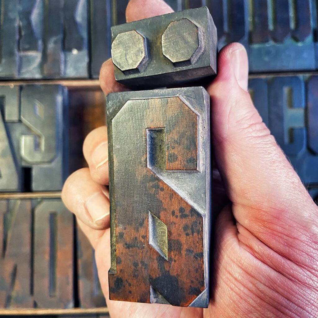 Letter_Library's tweet photo. Wood type a/ä, 19 cicero #letterpress #letterlibrary https://t.co/acZZ1FrHJM