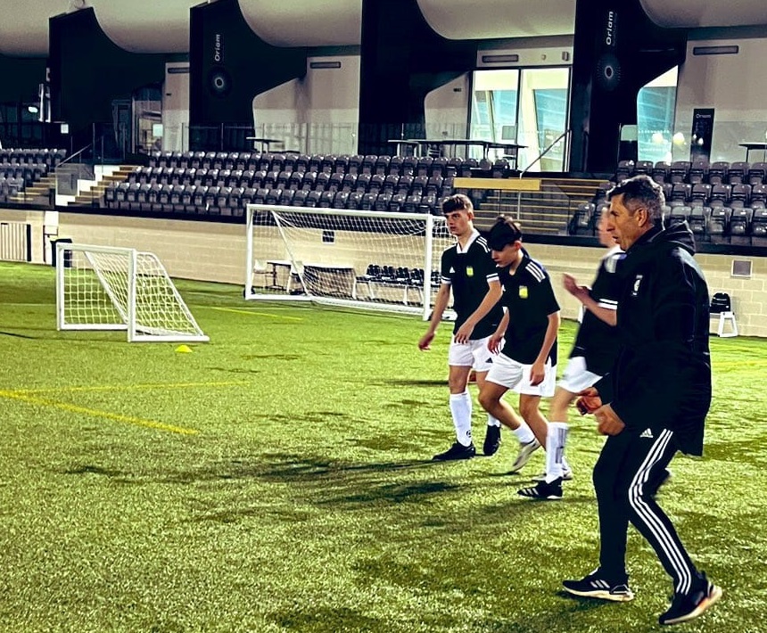 scotlandcoerver's tweet photo. The night the #fifaworldcup kicked off it was great to have John Collins passing on tips & advice to our #coerverhighperformance players @Oriamscotland
We all still remember that goal against Brazil in the opening game of France 98
#onlywithcoerver | @coervercoaching https://t.co/Rur96vEXpr