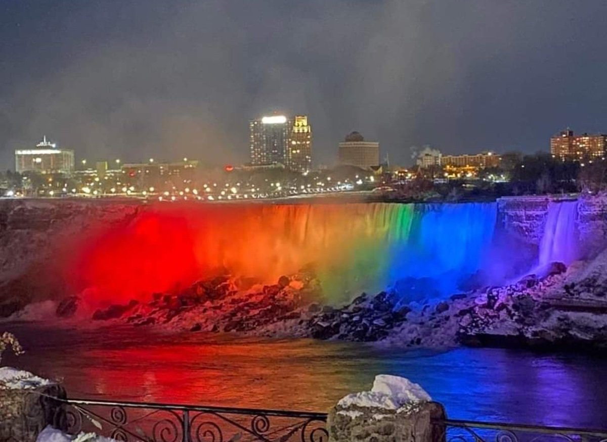 Niagara Falls as of right now. 🏳️‍🌈🏳️‍🌈🏳️‍🌈