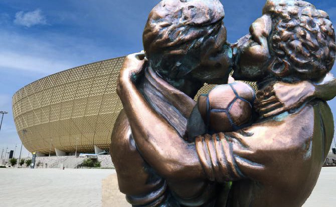 yliptical's tweet photo. @FIFAWorldCup Was there much use of the kissing area marked by the new sculpture ? #snogsy https://t.co/loMB1mKn4Q
