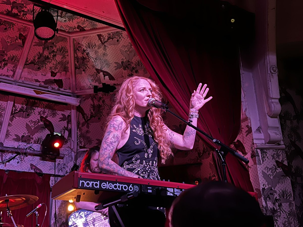 MissC_NewHT's tweet photo. Once every now and again a gig comes along that blows you away and stirs emotions in equal but massive quantities. Last night @Keziagillmusic did just that! Absolutely incredible. https://t.co/cAchvIOzox