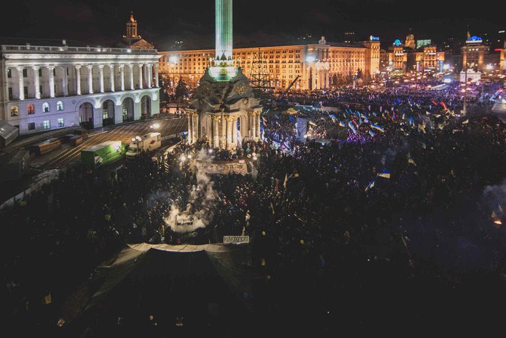 BohdanaNeborak's tweet photo. Dignity is a key concept to understand Ukraine as such.

Today's Day of Dignity and Freedom marks the will of Ukrainian civil society to stand for the democratic future of the country. This will is protected by Ukrainian army at the battlefield now.

📷 Slava Ratynsky, 2013-14 https://t.co/SaziG0a327