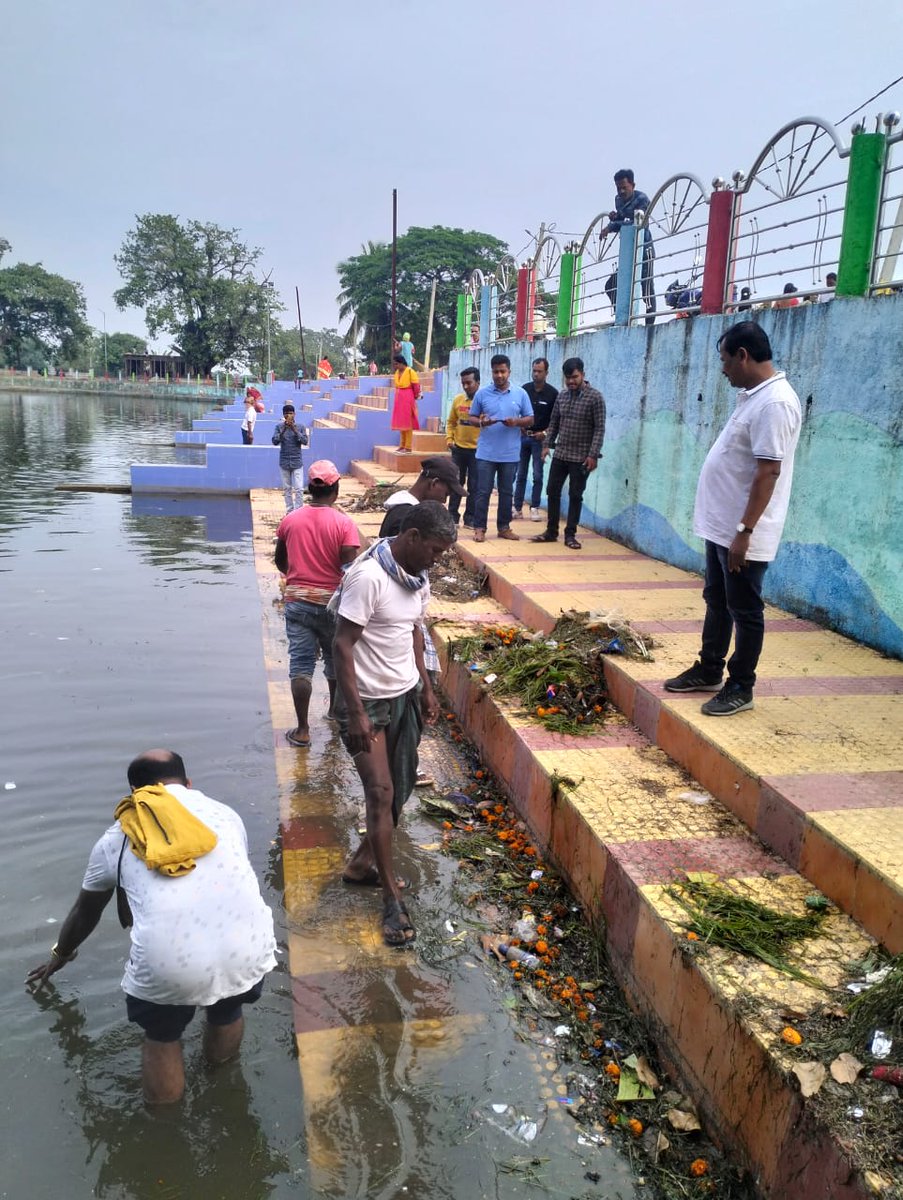 MC_Hinjilicut's tweet photo. Jala Swachhata Diwas :- Cleanliness of waterbodies with #PublicPparticipation in HMC. All citizens are requested to #JoinHandsTogether to maintain the #waterbodies and help us to make the waterbody #Plasticfree.
@SwachSurvekshan
ULB Code - 801877
@DUDA_Ganjam @Ganjam_Admin https://t.co/qTdexA72qN