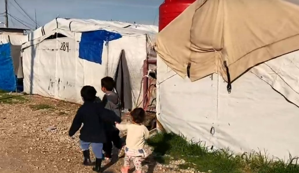 Hier
c'était la Journée internationale des droits de l'enfant
#JournéeMondialedelEnfance 
.
Aujourd'hui
Camp #Roj
Nord-Est de la Syrie
des enfants français 
se réveillent
dans un camp de prisonniers
.
#RapatriezLes
TOUS
@EmmanuelMacron @CharlotteCaubel @Enfance_gouv