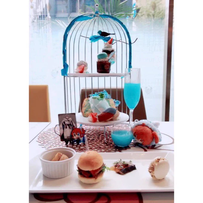 先日はハニトーカフェにて推しカラーアフタヌーンティーなるものをしてきましたわよ〜!𓏸𓂂𓈒 