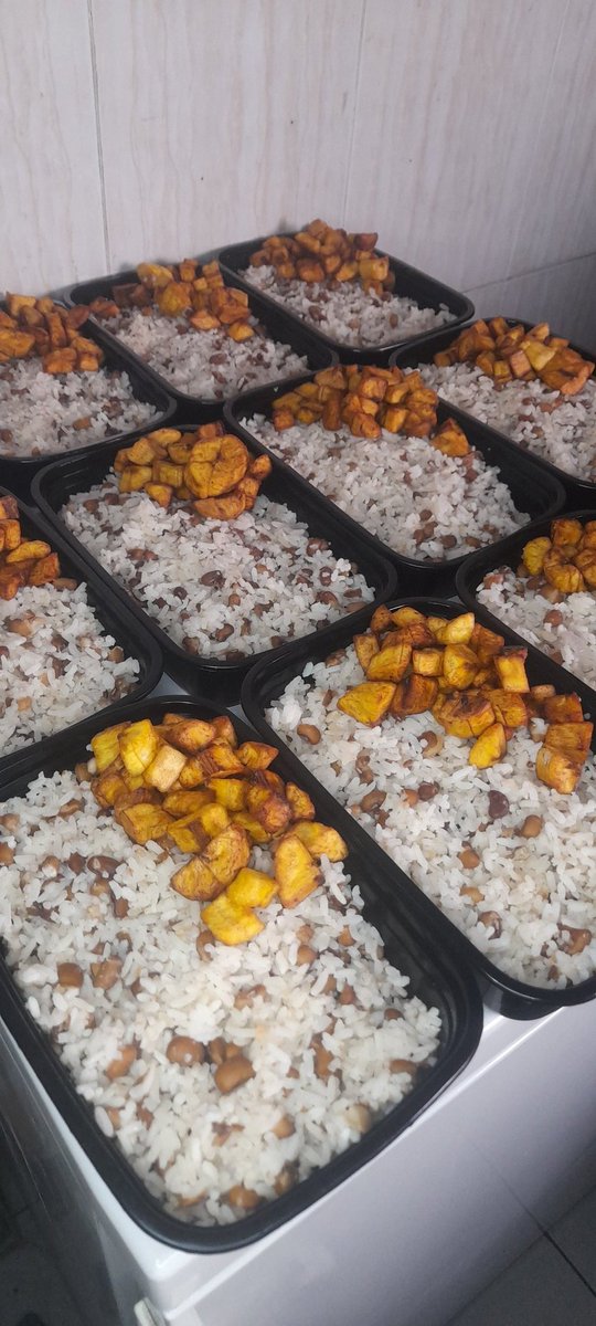 Zoes_kitchen2's tweet photo. Good morning tweet fam
Our kitchen is open for the week to take your food orders 
Please hit us up with your orders ..
Kindly Retweet if this shows up on your timeline . https://t.co/rgYaqI0bJA