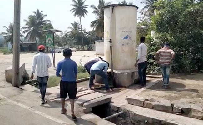 ndtvfeed's tweet photo. Tank Cleaned With Cow Urine In Karnataka After Dalit Woman Drinks Water https://t.co/ugcVDJImw8 https://t.co/wtBrB3yjvU