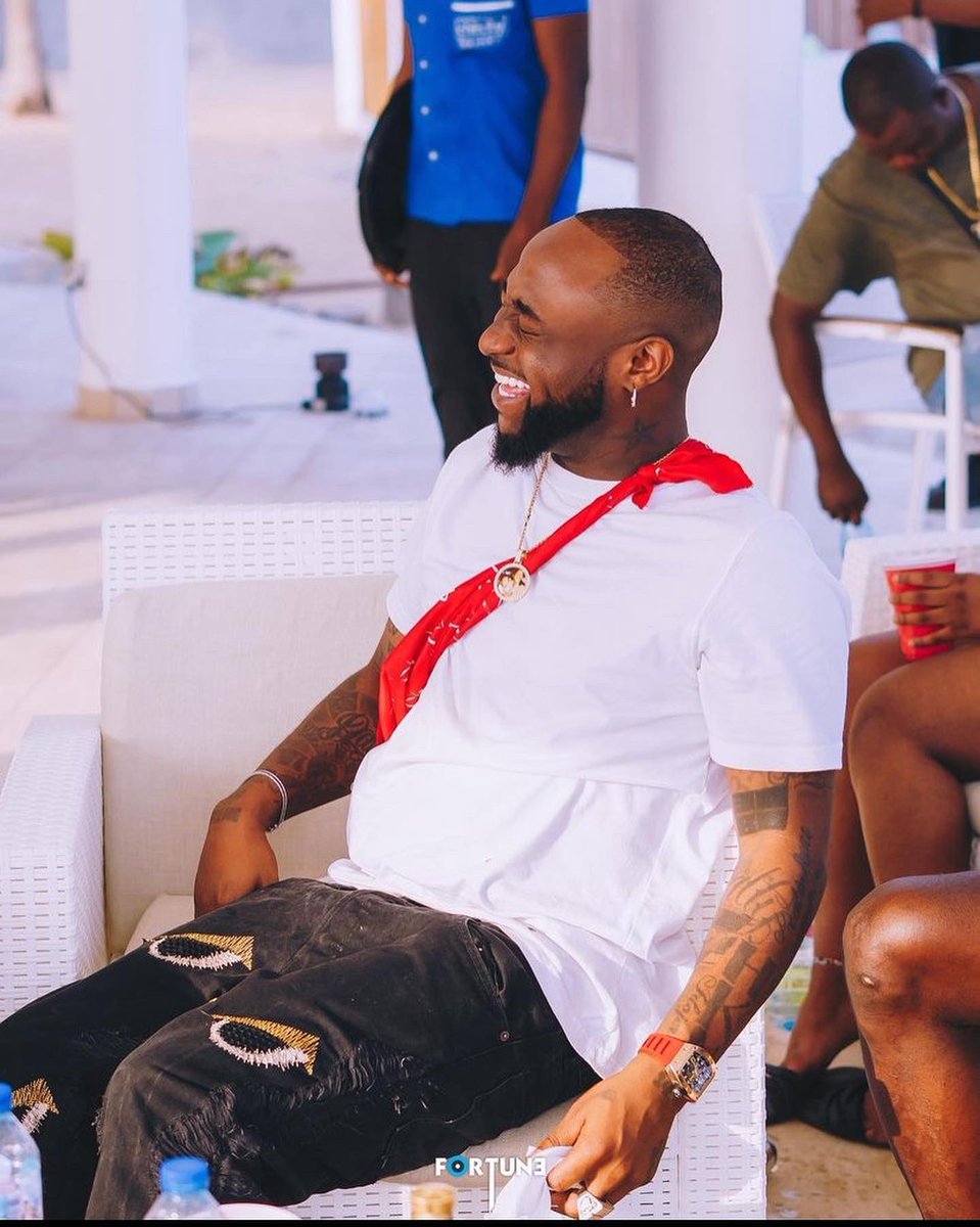 SugarWeddings's tweet photo. Happy 30th Birthday to @davido ❤️❤️
Keep standing strong. We Love you❤️
#HappyBirthdayDavido #Davido30 #Davidoat30 #sugarng #sugarweddings https://t.co/K26V09HPrB