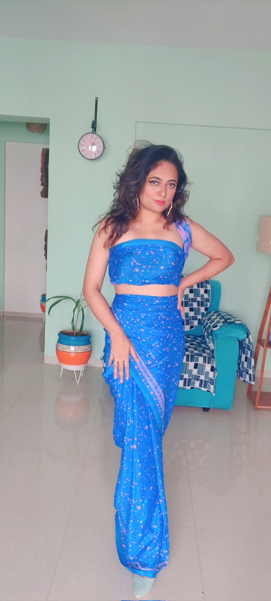 Prranita9's tweet photo. UNIQUE SAREE DRAPE - SAREE TO A DRESS
#uniquesareedraping #uniquesaree #sareedraping #drapesaree #drapesareegown #drapesareestyle #sareefashiondesigner #sareefashionblogger #sareeinfluencer #punefashionblogger #fashioninfluencer #videocreator
2️⃣4️⃣
💙💙💙💙💙💙💙💙💙💙💙💙💙 https://t.co/T6tvrLXLLu