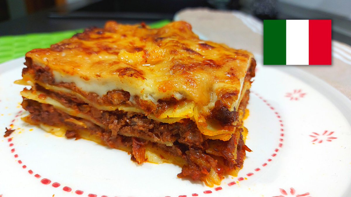 LCaupona's tweet photo. 🇮🇹 LASAÑA ORIGINAL boloñesa o como dicen los italianos "lasagna de ragù bolognese".

https://t.co/133RNENftF

#lasaña #lasañadecarne #lasañacasera #lasañaboloñesa #lasagna #lasagnarecipe #ragu #ragù #ragubolognese #boloñesa #bolognesaa #bechamel #lasagnalover #pasta #lacaupona https://t.co/zSuH9qZCrV