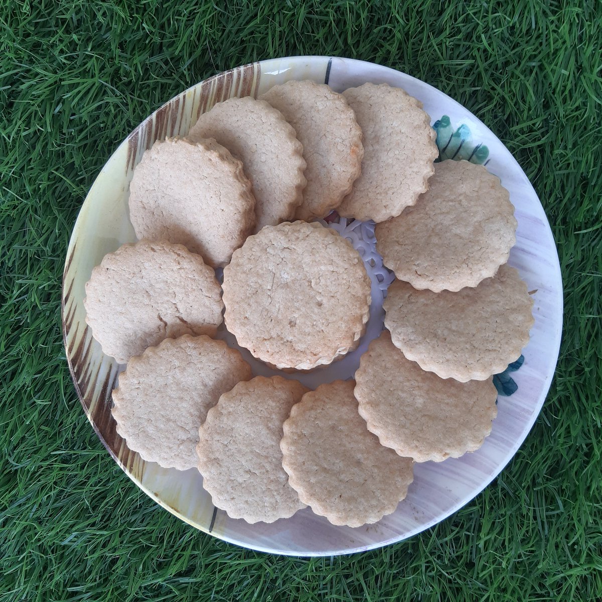 annie20thomas's tweet photo. Butter cookies!
#nocolours
#Noadditives
#bakedfromscratch
#bakedwithloveโค๏ธ
#homemade
#homebaker https://t.co/XmQShDlyj9