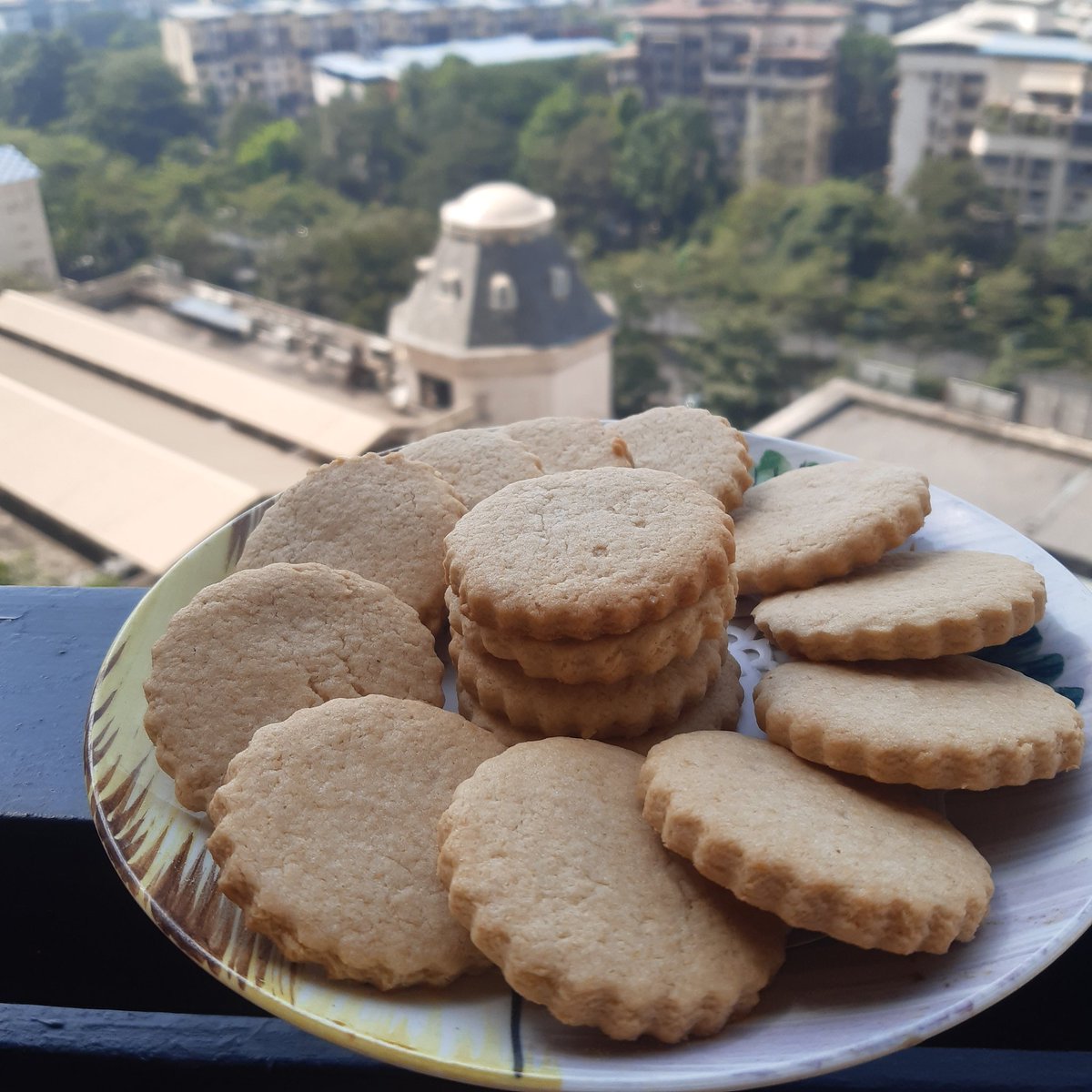 annie20thomas's tweet photo. Butter cookies!
#nocolours
#Noadditives
#bakedfromscratch
#bakedwithloveโค๏ธ
#homemade
#homebaker https://t.co/XmQShDlyj9