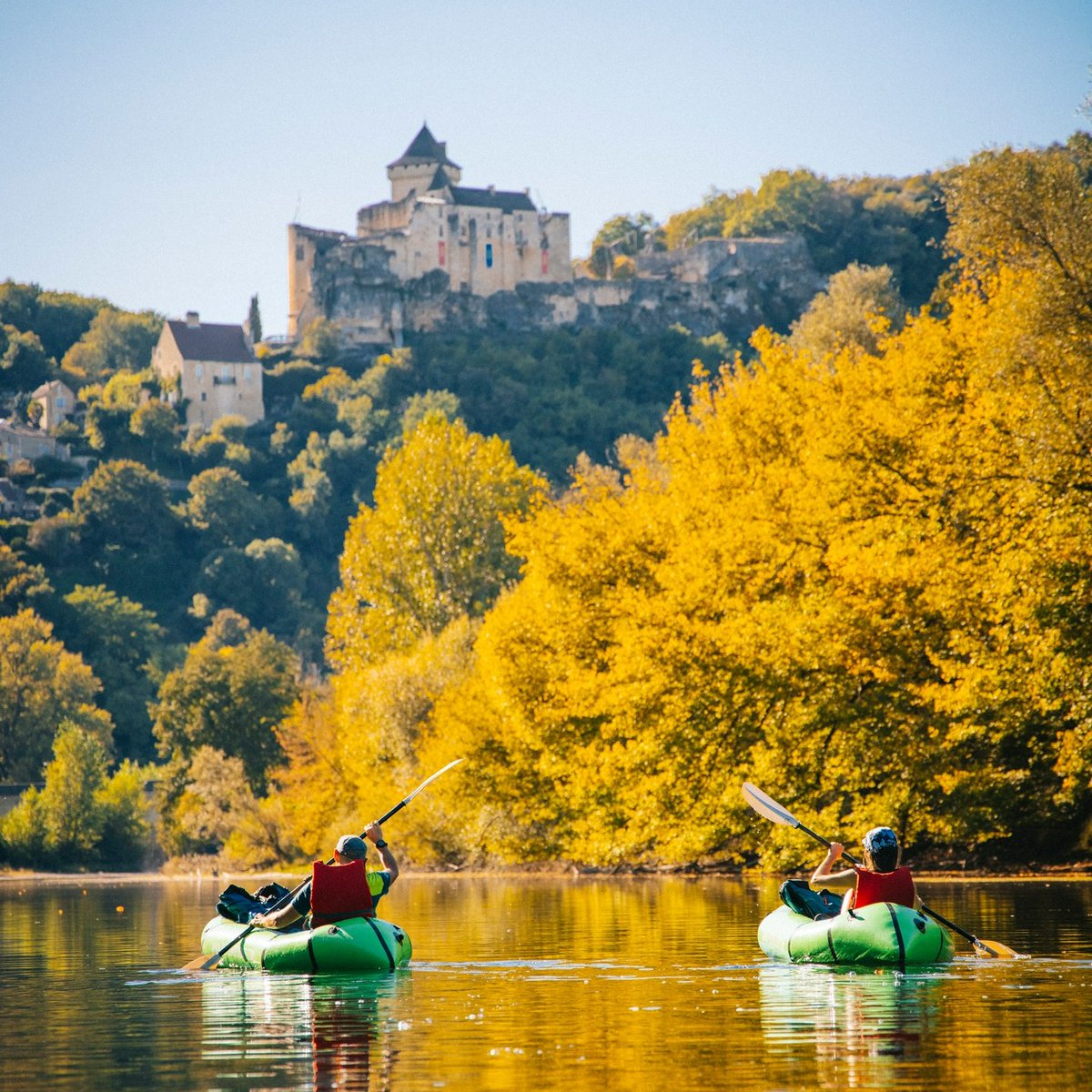 Vous saviez qu'à cette époque, la Dordogne est toujours naviguée ? Peut être que son classement parmi les rivières les plus propres d'Europe joue dans la balance...!😁

#campingloucastel #castelnaud