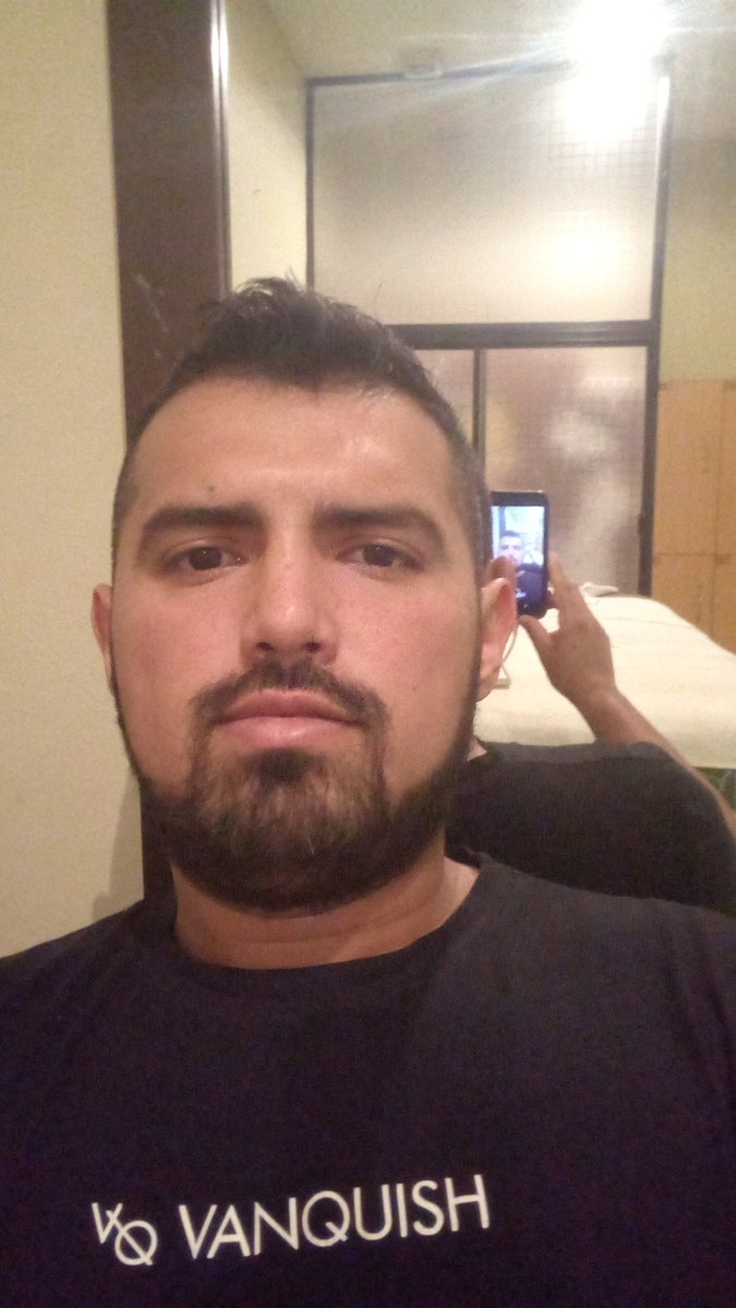 AldoAleck's tweet photo. Mamo rico, no lo digo nomás por fantoche, me apasiona que el vato al que estoy ordeñando puje y gima hasta venirse a gritos y seguir mamando... Lo que me gusta es sentir cómo disfrutas que tu verga desaparezca mientras sientes cómo te saco todo https://t.co/MGLyRRcXZh