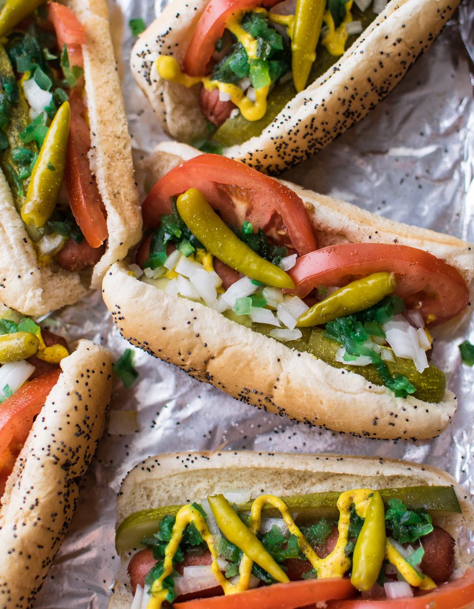 blackjadefury's tweet photo. @_shinestar92 @atcczs This is a Chicago-style hot dog. I wouldn't call it basic, but what do I know. 🤷🏾‍♀️ https://t.co/8PF4fT3EPM
