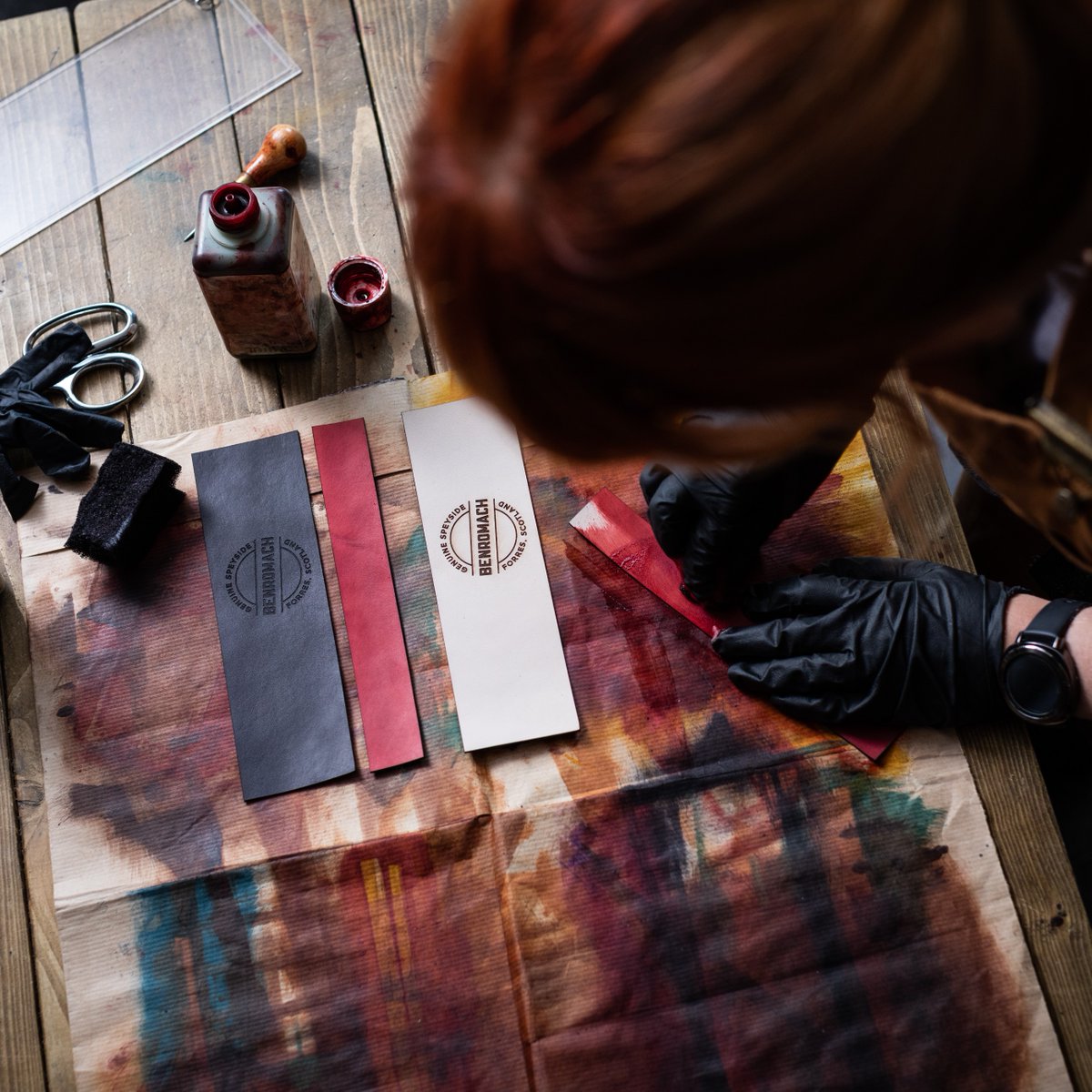 Benromach's tweet photo. Last year we partnered with Yorkshire-based leather workers, HÔRD, to produce a small batch of limited edition #hipflasks.
From cladding to dyeing, each hip flask has been carefully #handmade by founders, Gemma and Jason.
Available from our online shop: https://t.co/FJOZu4BpYO https://t.co/hZxECAlEvo
