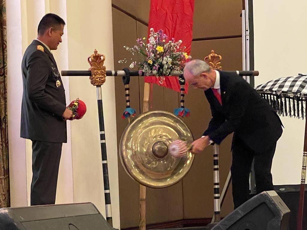 Just opened our 15th #SWIRMO, this year in Indonesia with ⁦<a href="/Puspen_TNI/">Pusat Penerangan TNI</a>⁩

Senior military officers from 85 countries will discuss the importance of #IHL in today’s conflicts and how to integrate it into military doctrine, training, planning and conduct of operations.