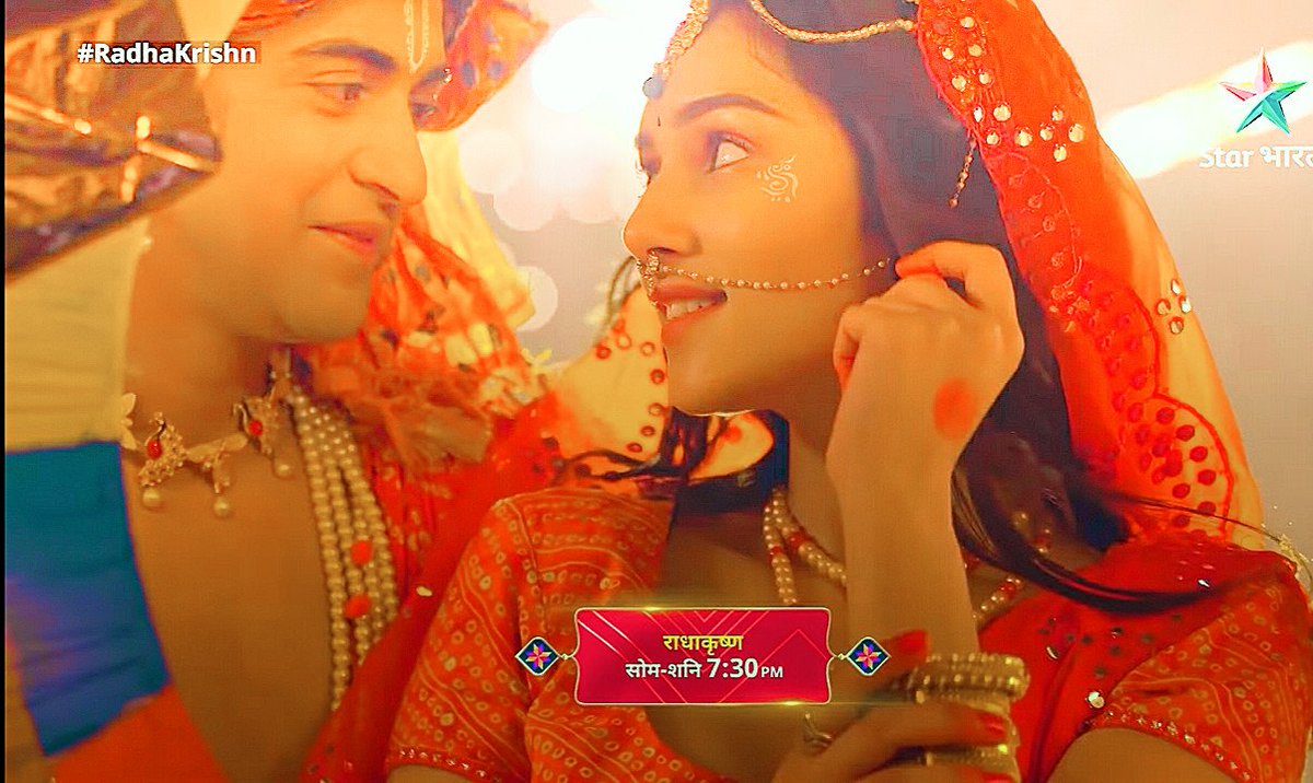 sumellika_mahi's tweet photo. Omg Just  Goosebumps...Their eye contact! Their chemistry !  The soft romance they did ! I'm speechless! I'm totally speechless! Watching on loop~😭✨
@Beatking_Sumedh @iammallikasingh @StarBharat 

#RadhaKrishn 2.0 #radhakrishn #SumedhMudgalkar  #MallikaSingh #Starbharat https://t.co/1NzjkeNDVe