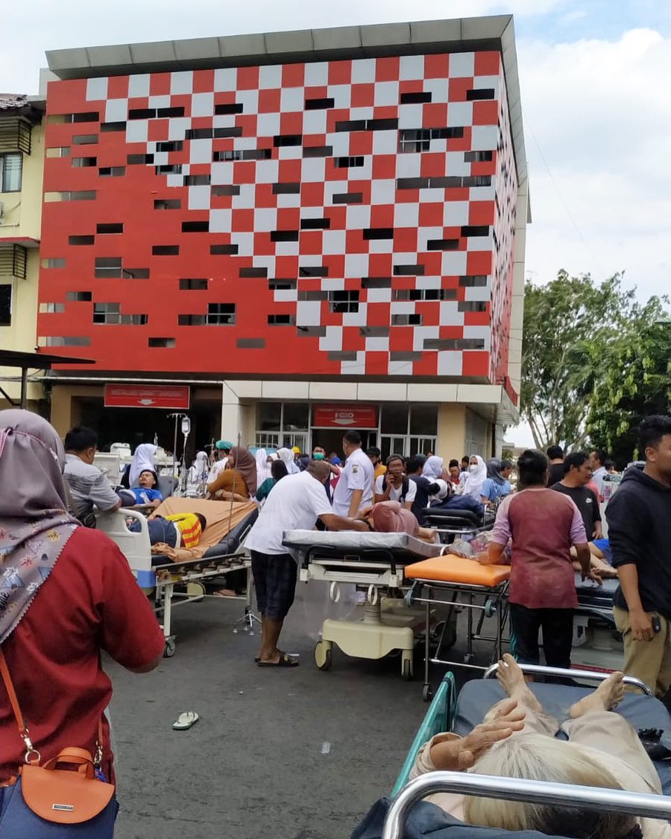 QaulanSyaqila's tweet photo. Innalillahi 😥
Gempa berkekuatan (M) 5,6 mengguncang Kabupaten Cianjur, Jawa Barat pada siang pukul 13.21 WIB..

Al-Fatihah untuk saudara² kita 🤲🏻 (21/Nov/2022) https://t.co/Od4wk2kBjq