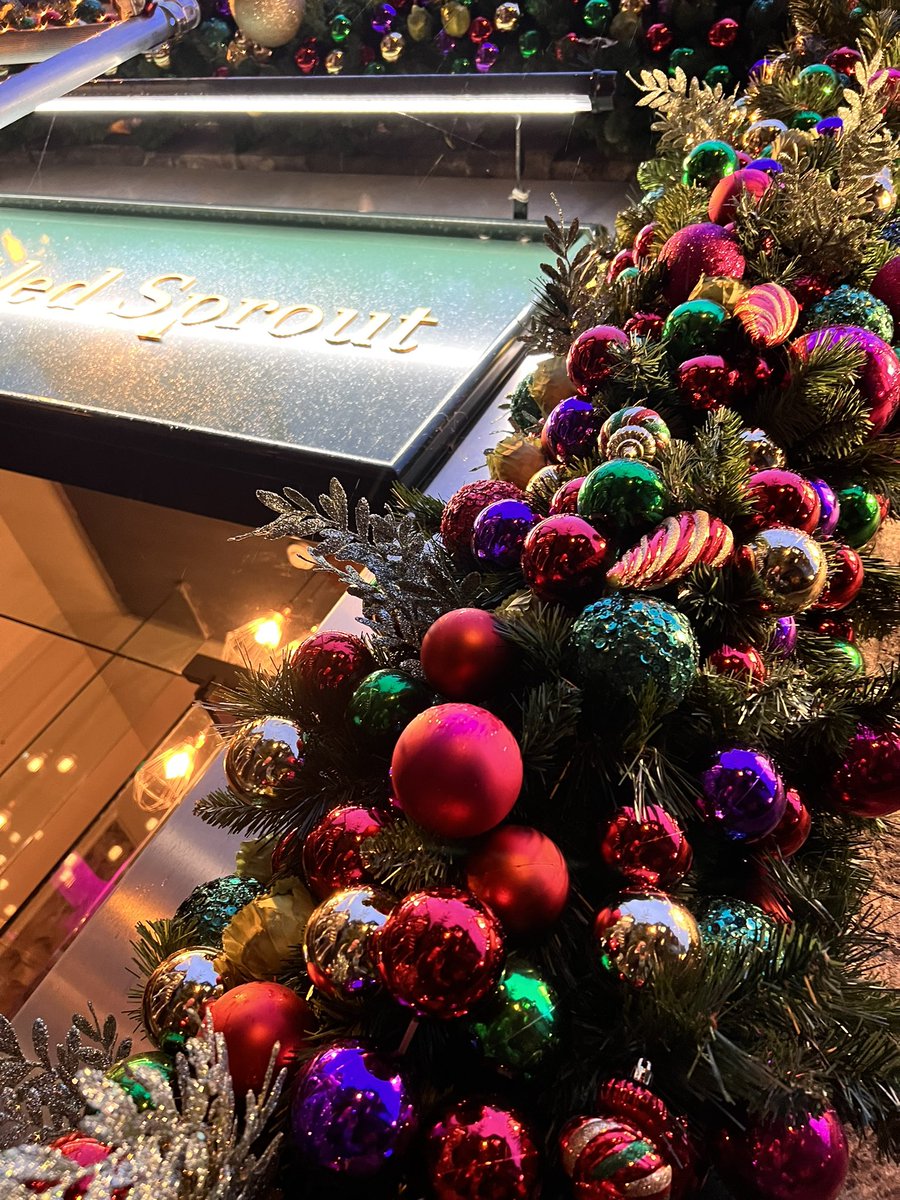 So…What do you think about our amazing #Christmas decs at the entrance of The #Yorkshire #Hotel and at The #PickledSprout #Restaurant &amp; #Bar #Harrogate …Been getting a lot of attention since they went up yesterday!! Thank you #HelenJamesFlowers for helping make this happen 🎄🙏