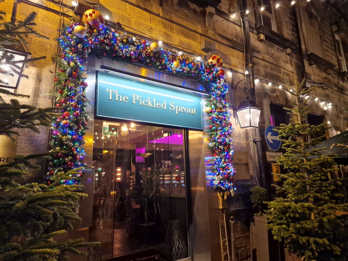simoncotton69's tweet photo. So…What do you think about our amazing #Christmas decs at the entrance of The #Yorkshire #Hotel and at The #PickledSprout #Restaurant &amp; #Bar #Harrogate …Been getting a lot of attention since they went up yesterday!! Thank you #HelenJamesFlowers for helping make this happen 🎄🙏 https://t.co/O3gyt5gwmc