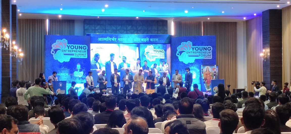AvantikaUniv's tweet photo. Proud Moment for Avantika, Three students of School of Management Shubham, Arpit and Yash got first prize of Rs. 1 Lac, in Young Entrepreneur Summit 2022 held at #Ujjain.
#avantikauniversity #mitsom #SchoolOfManagement #youngentrepreneursummit #yefujjain
https://t.co/YsMVruA2cB https://t.co/1zFMuPqLML