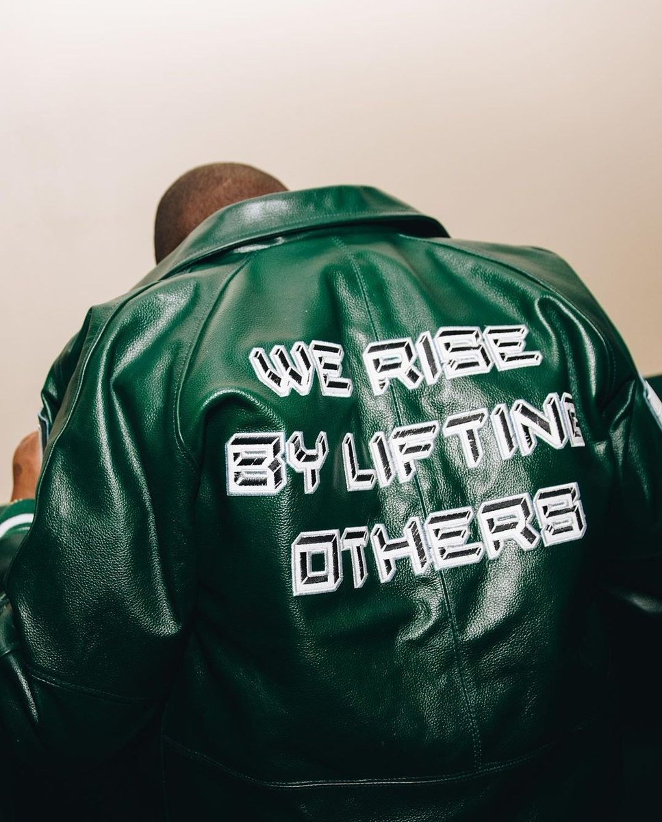KingPhillyyoung's tweet photo. Toast to more Good life
Toast to more endorsement
Toast to more success
Toast to greater achievement
Toast to more car keys
Toast to more private jets
Toast to more Houses
Toast to good health
Toast to more Trillions
And 
Toast to the god #30BG #President https://t.co/j6CGQ49NE3