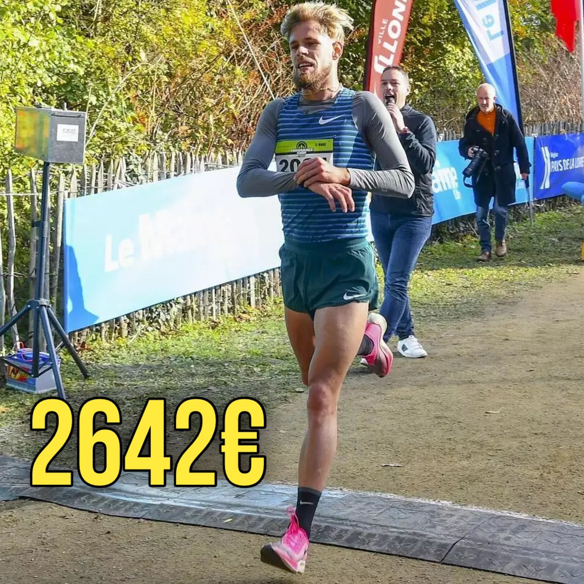 RUN_IX's tweet photo. 🙏 Le geste du jour : par Jimmy Gressier (🇫🇷) ce samedi lors du 10 kilomètres Le Maine Libre ! Parti en dernière position – 9 minutes après le départ officiel de la course – avec comme défi de dépasser le maximum de coureurs 🙆‍♂️ (1/2) https://t.co/nUw45hv0uS