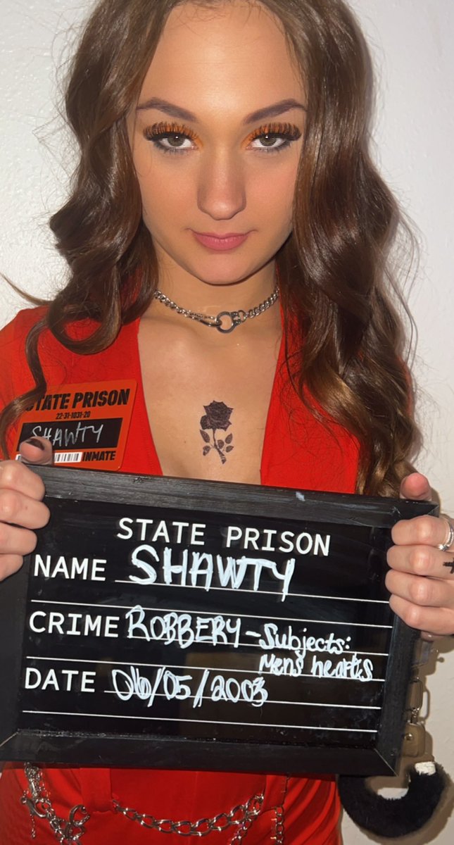 chloevparker's tweet photo. also forgot to post halloween but here https://t.co/5vO3dRGUk9