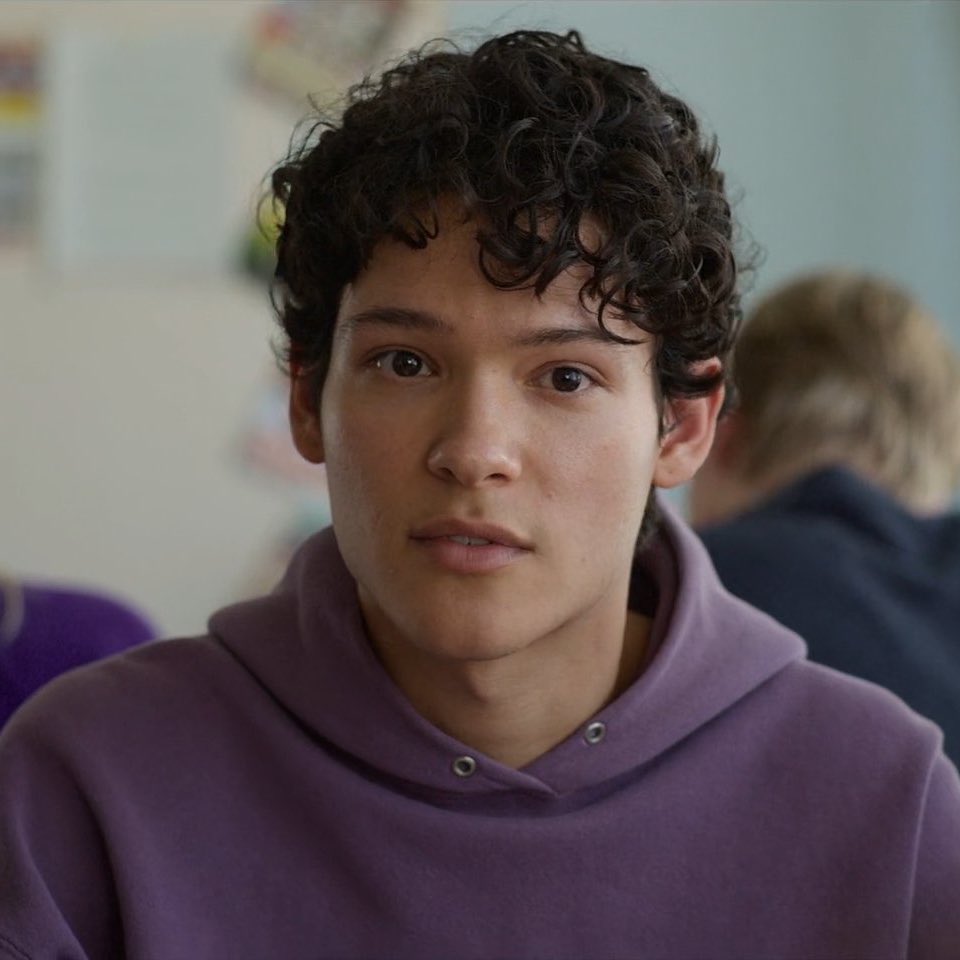 simon’s eyes doing The Thing in season 2; a very important thread 🧵