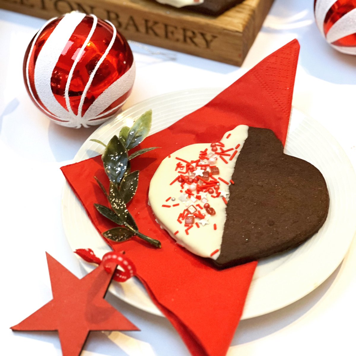 HambletonBakery's tweet photo. Something more to tempt you with this week; arriving in all our shop’s from tomorrow #christmasiscoming 💫#chocolateshortbread #minichristmascakes #traditionalchristmas 

#healthybread #artisanbread #freshbread  #wellbread #noadditives #nopreservatives 
#whereweshopmatters https://t.co/UOhbBrEwdT