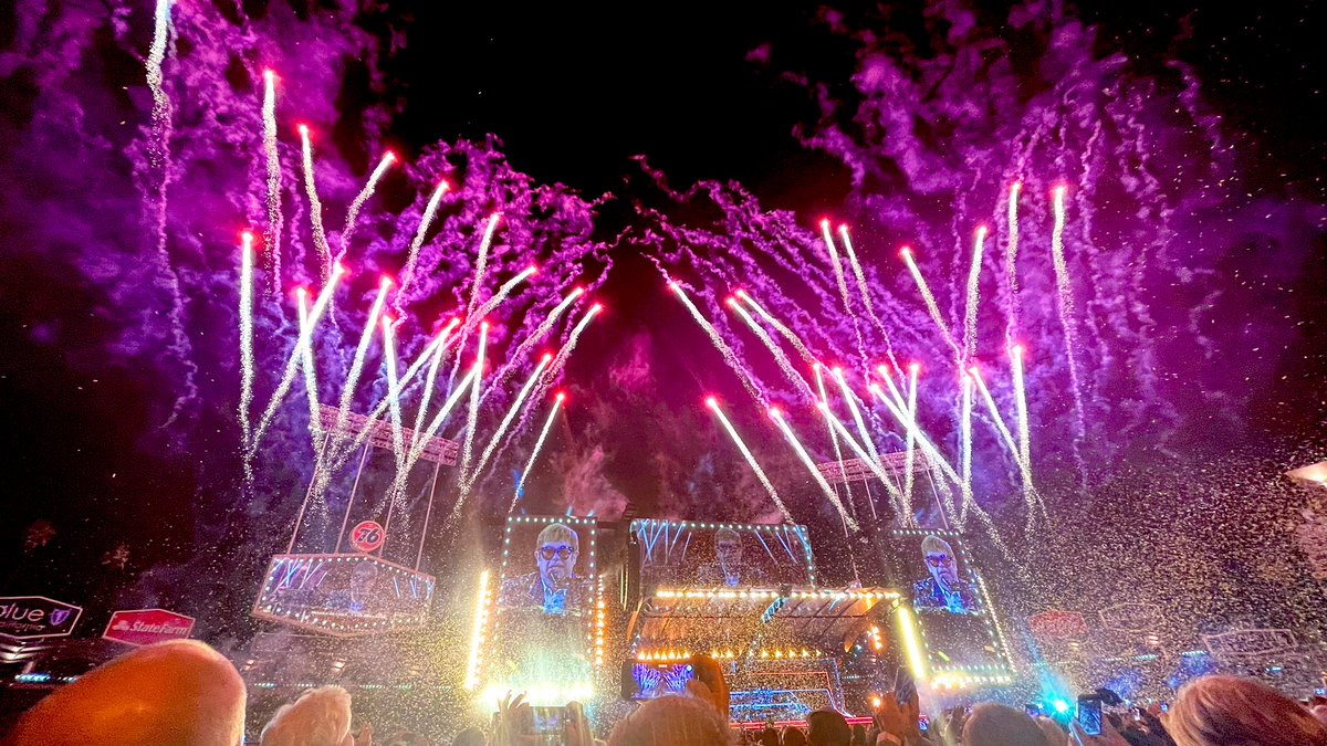 Thank you <a href="/eltonofficial/">Elton John</a>. Tonight was magic. #EltonFarewellTour