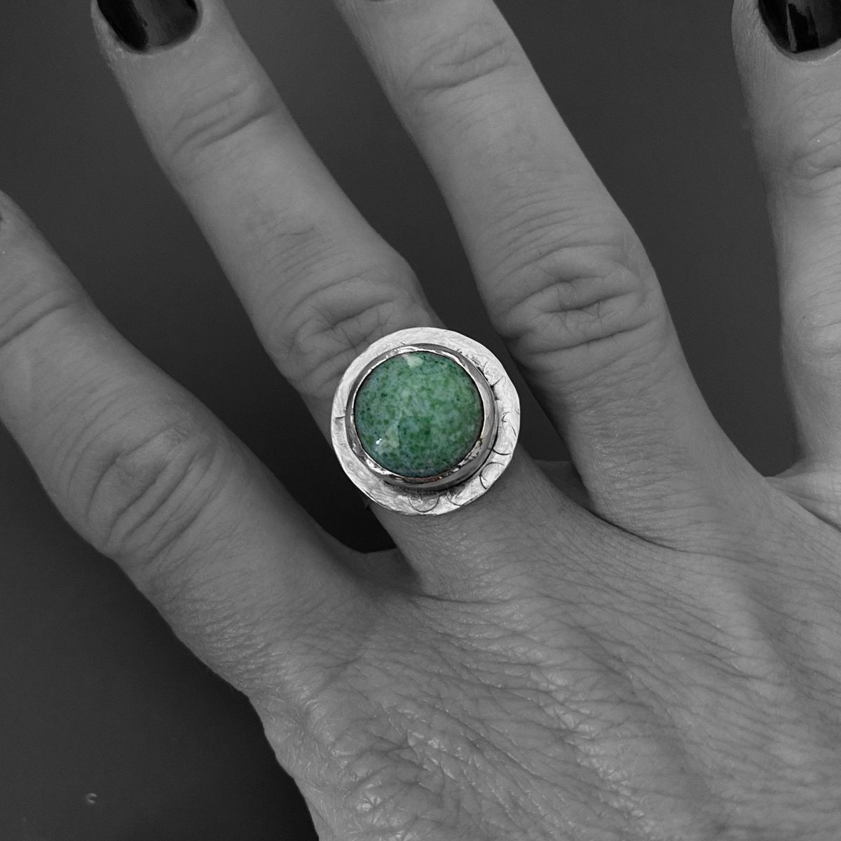 MaisyPlum2's tweet photo. Handmade Silver and Enamel Ring - Size O https://t.co/RL33Q8YQzE #HandmadeHour #MHHSBD ##UKGiftHour #shopsmall #giftideas #bizbubble #inbizhour #UKHashtags #Oxidised https://t.co/201K9ChSgv