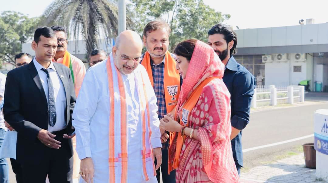 Pleasure meeting you sir @AmitShah #jamnagar