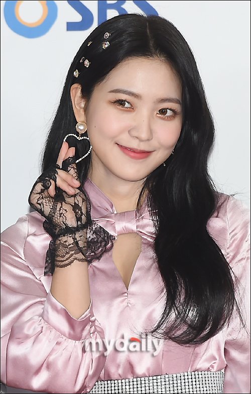theseoulstory's tweet photo. Red Velvet Yeri confirms casting as main lead for upcoming web-drama 'Cheongdam International High School'

She will act as Baek Se Na, an influential third-generation chaebol and will go against a poor transfer student

Source: https://t.co/AXKCgX7c7s https://t.co/9857drC16R