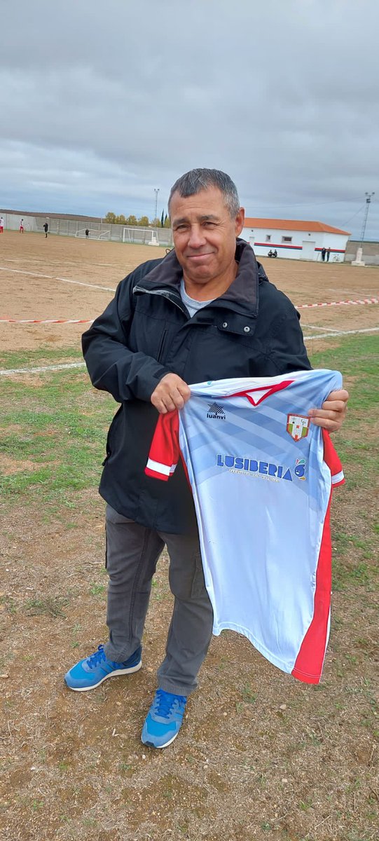 Aquí tenemos nuestro ganador del sorteo de la camiseta de nuestro club en la jornada 8!
Enhorabuena al ganador de esta camiseta y sobre todo gracias a todos los participantes por la colaboración 👏
#Vamoscorte