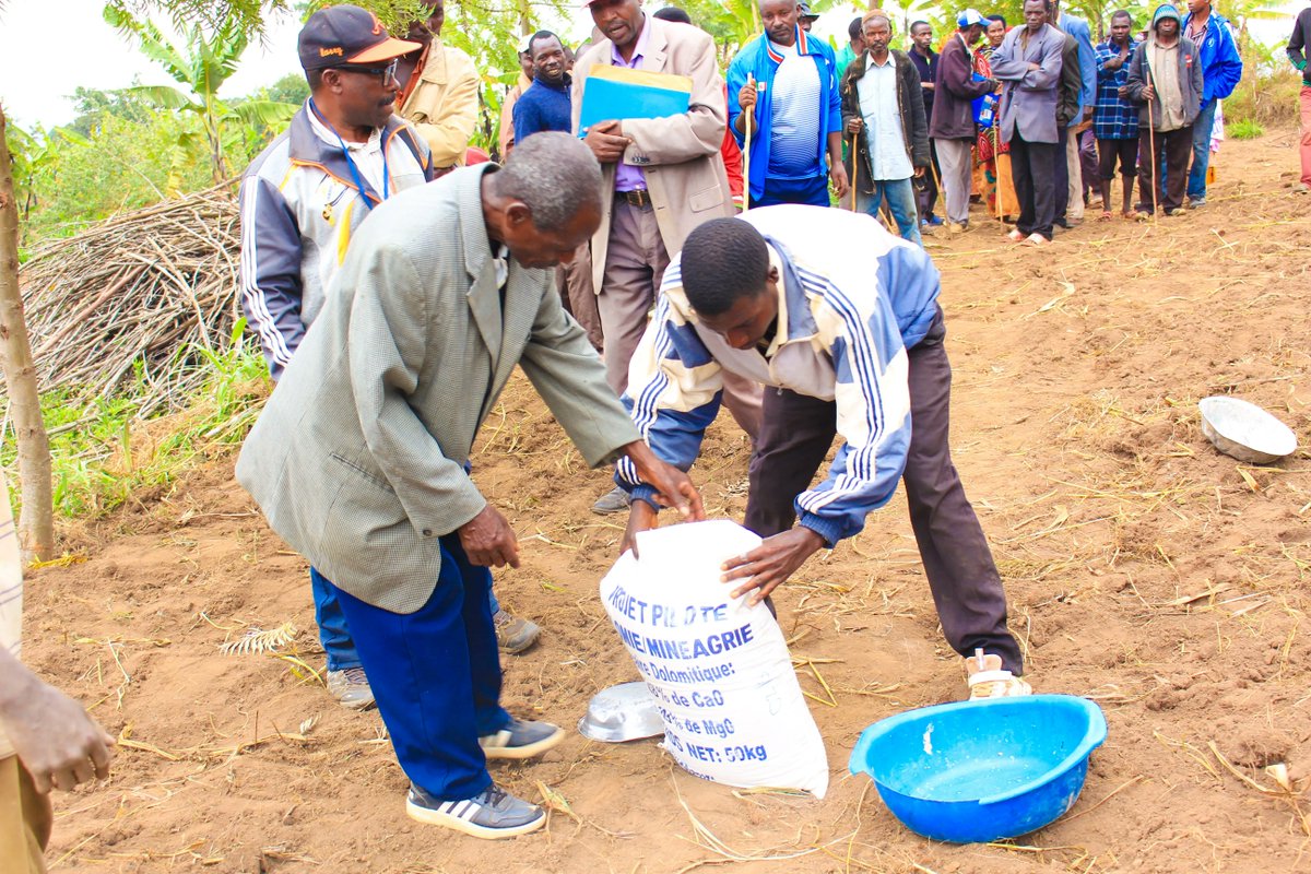 Why invest in #agriculture? Agriculture provides most of the world’s food & is an excellent tool for reducing poverty. #FoodSecurity #SDGs #SDG1 #NoPoverty #InvestInAg #SDG2 #ZeroHunger #FoodSystems #Sustainability #SustainableAgriculture #Development