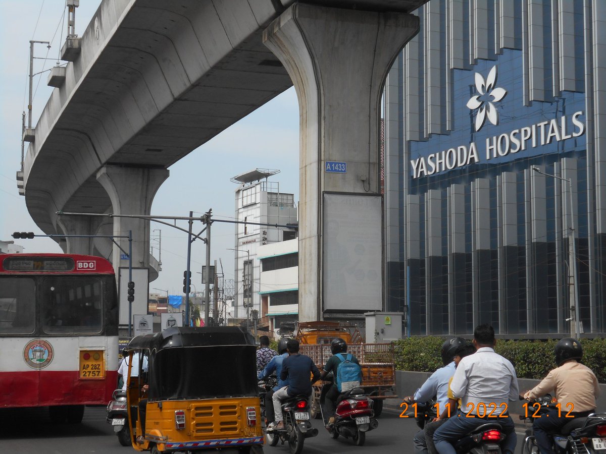 steelstreetbikr's tweet photo. @HYDTP @CPHydCity when would these signals be fully functioning? It's been 3+months #OperationROPE #pedestrianpriority #zebracrossing @KTRTRS @arvindkumar_ias @TSMAUDOnline #BusPriorityLanes @TSRTCHQ @tsrtcmdoffice @sselvan @HUMTA_hmdagov @HMDA_Gov @GadwalvijayaTRS @GHMCOnline https://t.co/iOPpyuPKuI
