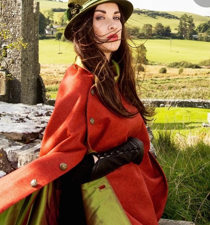 CIFDtweets's tweet photo. Winter Ready from @BallyBoyDesign #irishfashion #cape #wool #silklined #irishfashionart #giftirishstyle #ballyboydesign #irishdesign #CIFD https://t.co/WekvePoXo0