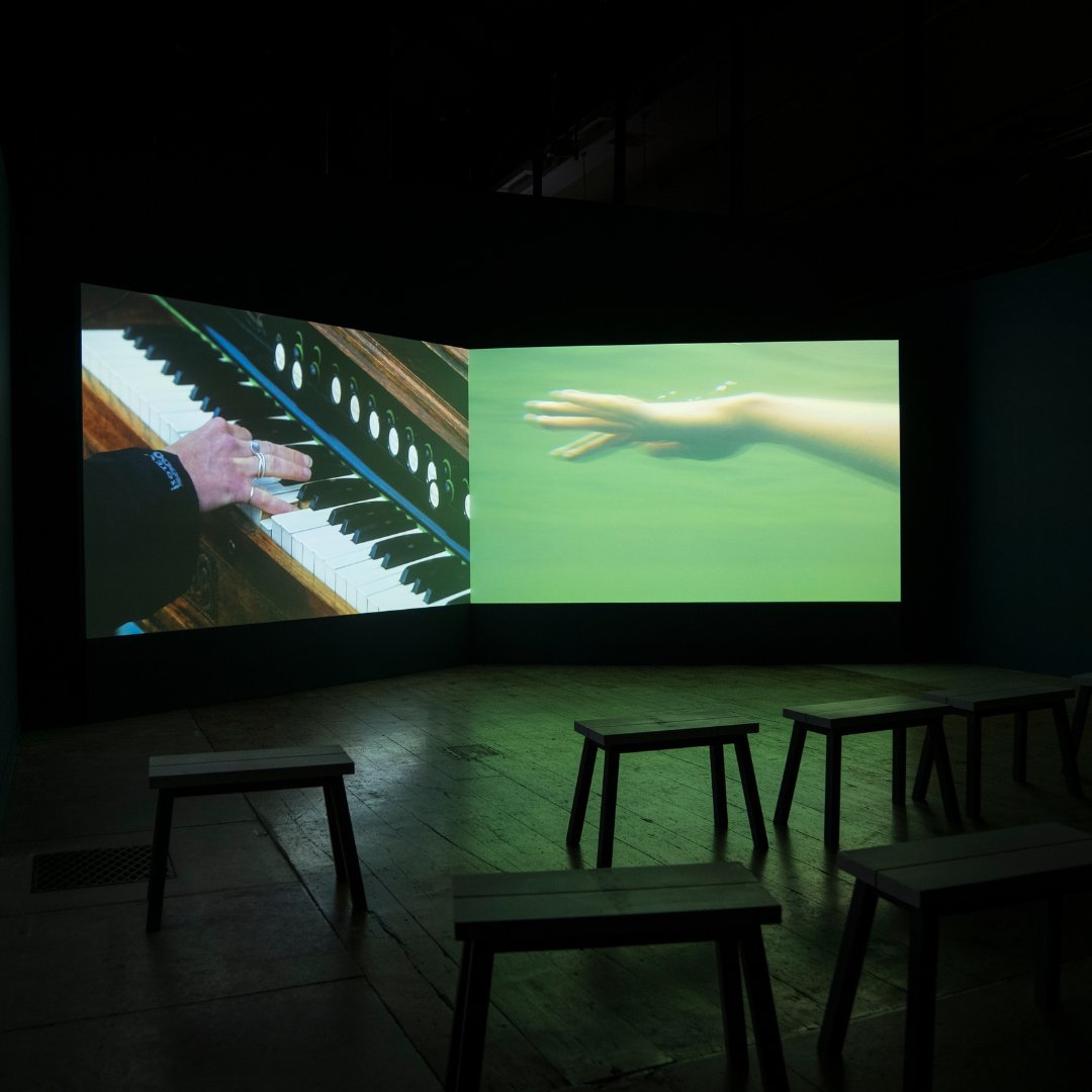 It's the final week of our autumn exhibition: At Home in the Water by Vanessa Daws. Open 12-6pm Weds - Sun until 27 Nov.

Immerse yourself in sea swimmers' voices &amp; footage from Vanessa's recent marathon swim off Dublin's coast.

fabrica.org.uk/at-home-in-the…
📷 Tom Thistlethwaite