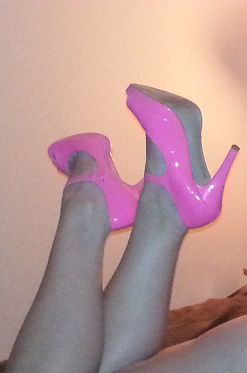 SummersSexyFeet's tweet photo. I wore these on my 21st bday... or at least I think I did, that night was a sexy blur 😏 https://t.co/cafxpljoXb