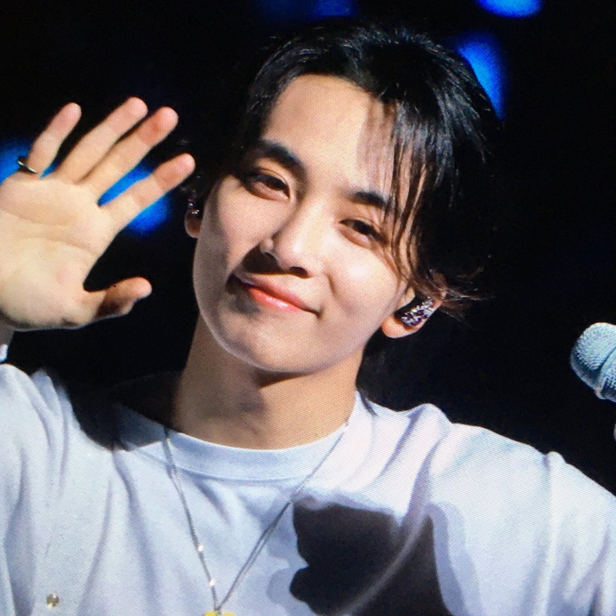 random jeonghan tweet media
