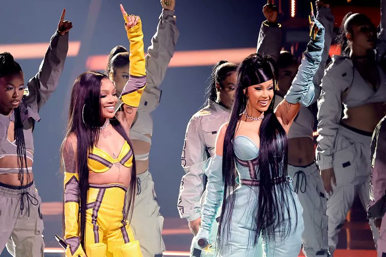 hotgosipnewz's tweet photo. Cardi B Delivers Show-Stopping Performance of 'Tomorrow 2' Remix with Rapper GloRilla at 2022 AMAs
#hotgossipnewz #pediapie #CardiB #ShowStoppingPerformance #Tomorrow2Remix #Rapper #GloRilla #2022AMAs
https://t.co/8UZGuB0o8r https://t.co/eVZi79gtIY