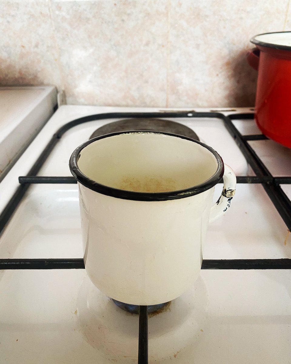 サムゴリのバザールで手に入れたホーローのマグ。直火できるからめちゃ便利。ブラックを実はそんなに飲まないから、これで牛乳をあっためてカフェオレにしてる。