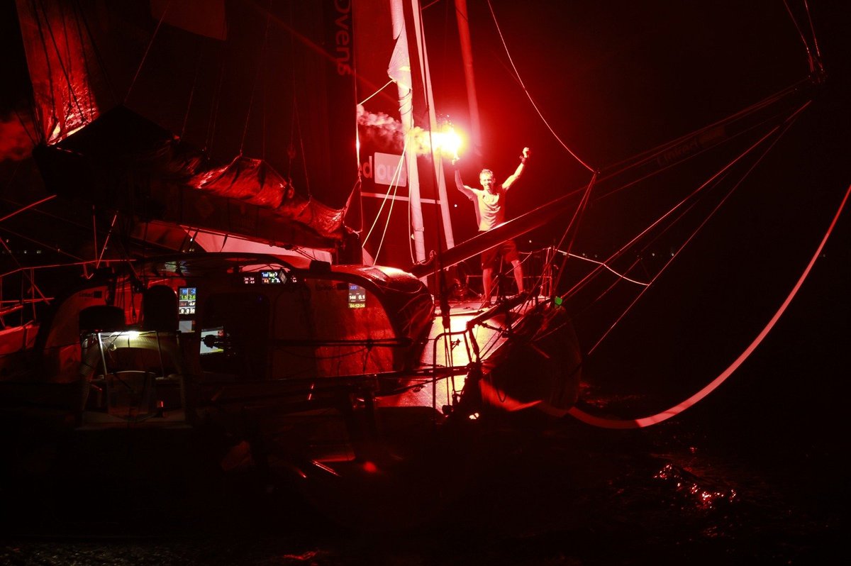 VICTOIRE DE THOMAS RUYANT !!! 🏆
Après 11 jours et 17 heures, <a href="/ThomasRuyant/">Thomas Ruyant</a> vient d’arriver en Guadeloupe, en première position ! 🥇
Il établit un nouveau record, à bord de son IMOCA, accéléré par <a href="/advens/">Advens</a>. Une incroyable performance sportive et solidaire ! 👏
<a href="/RouteDuRhum/">Route du Rhum - Destination Guadeloupe</a>